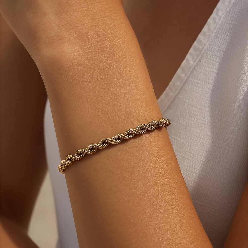 American Showcase goldtone rope bracelet vintage 8”